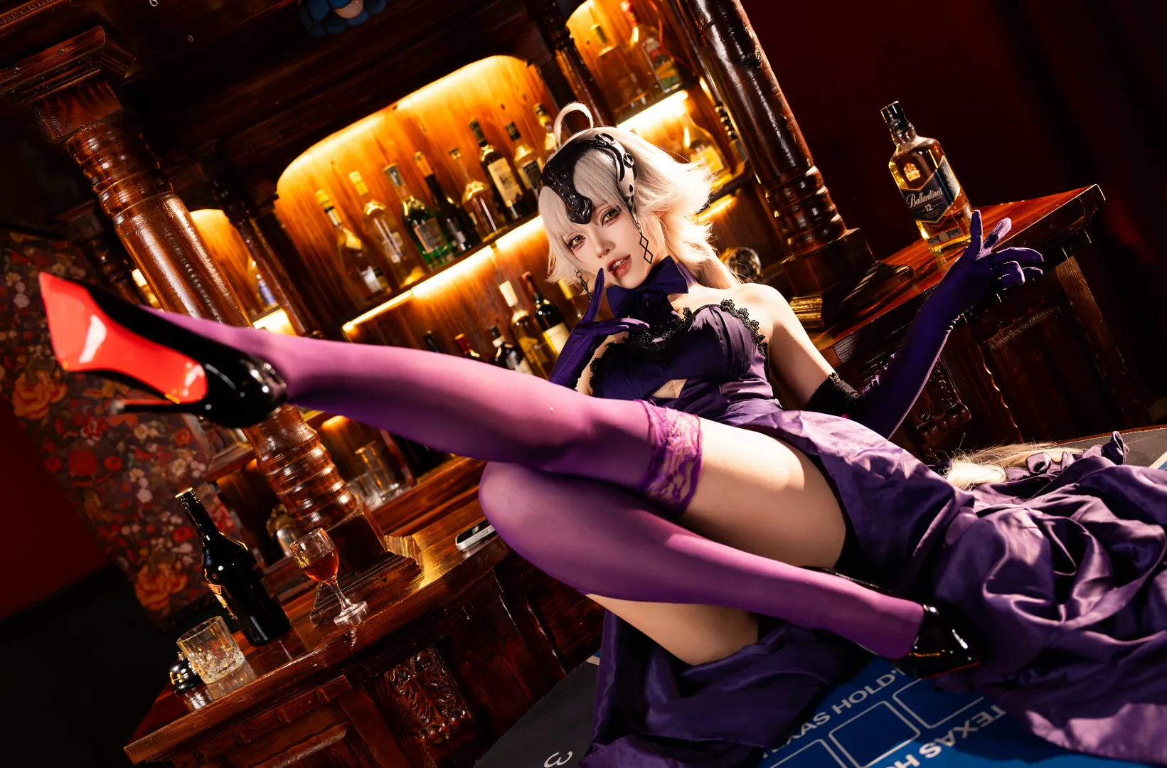 cosplay, Fate, 黑贞德cos, 复古酒吧, 紫色丝袜 - 第1张