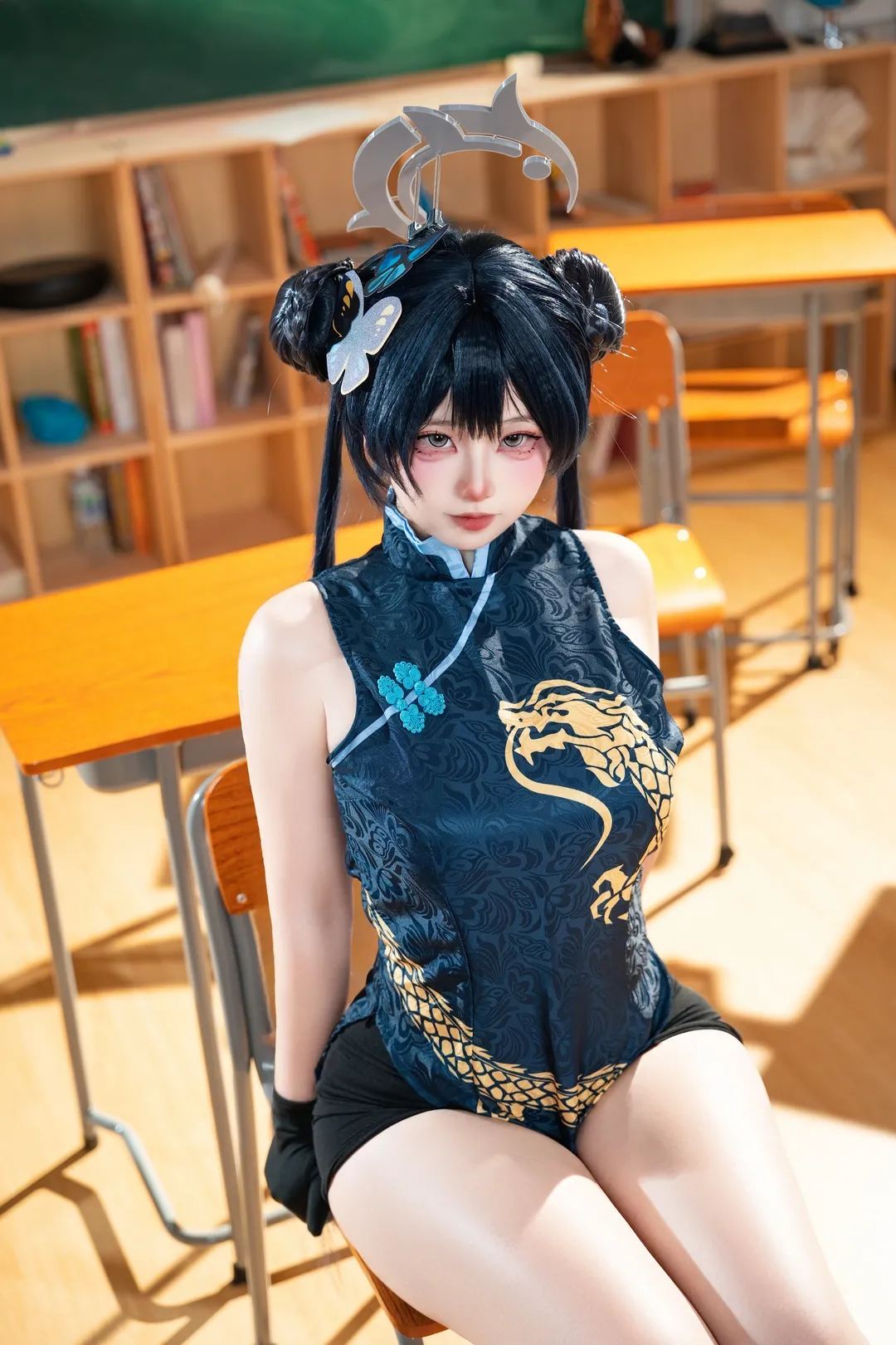 蔚蓝档案, 龙华妃咲cos, 二次元cosplay, 教室场景摄影, 国风旗袍cosplay