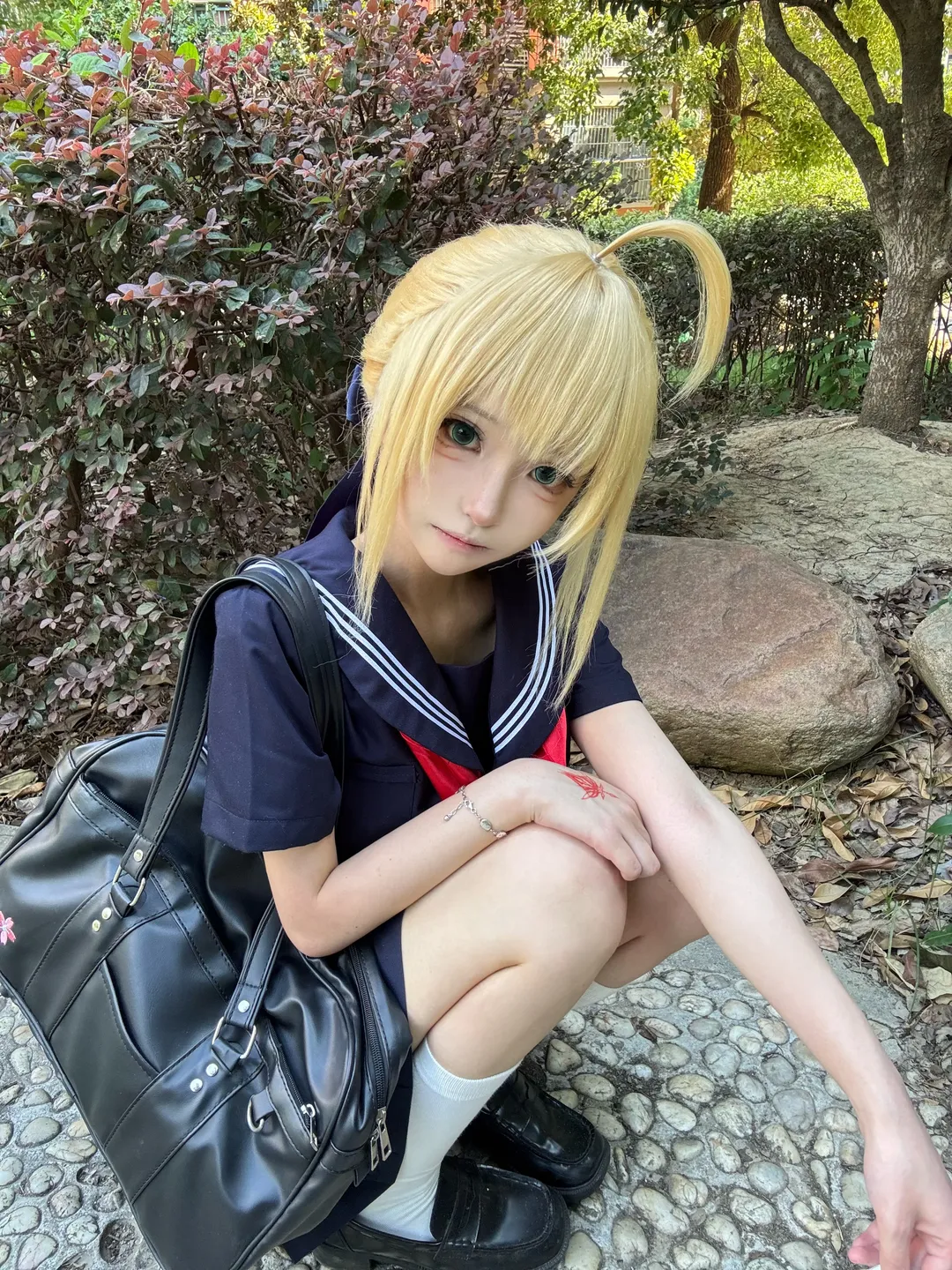 户外摄影, 阿尔托莉雅cos, 校园风, 水手服穿搭, saber
