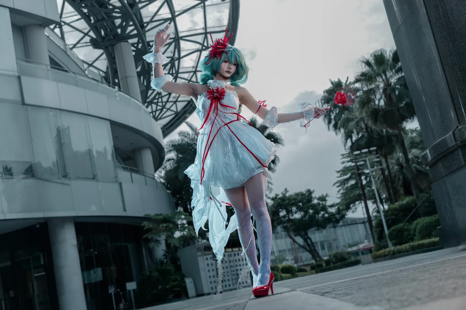ロールプレイ, 鳴潮, フローヴァ コスプレ, コスプレ撮影, 赤と白の組み合わせ