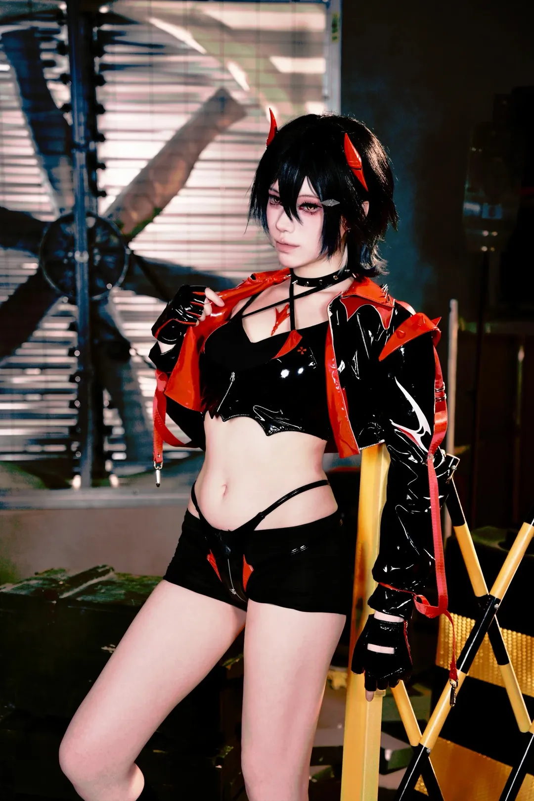 二次元撮影, アズールレーン, ウルリッヒ・フォン・フッテン コスプレ, エナメルライダース, インダストリアル廃土風 - 9枚目
