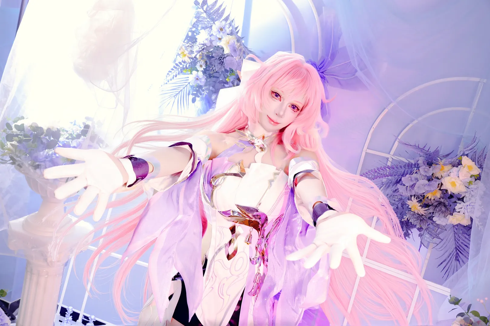 爱莉希雅cos, 二次元摄影, 粉发少女, 光影艺术, 梦幻人像