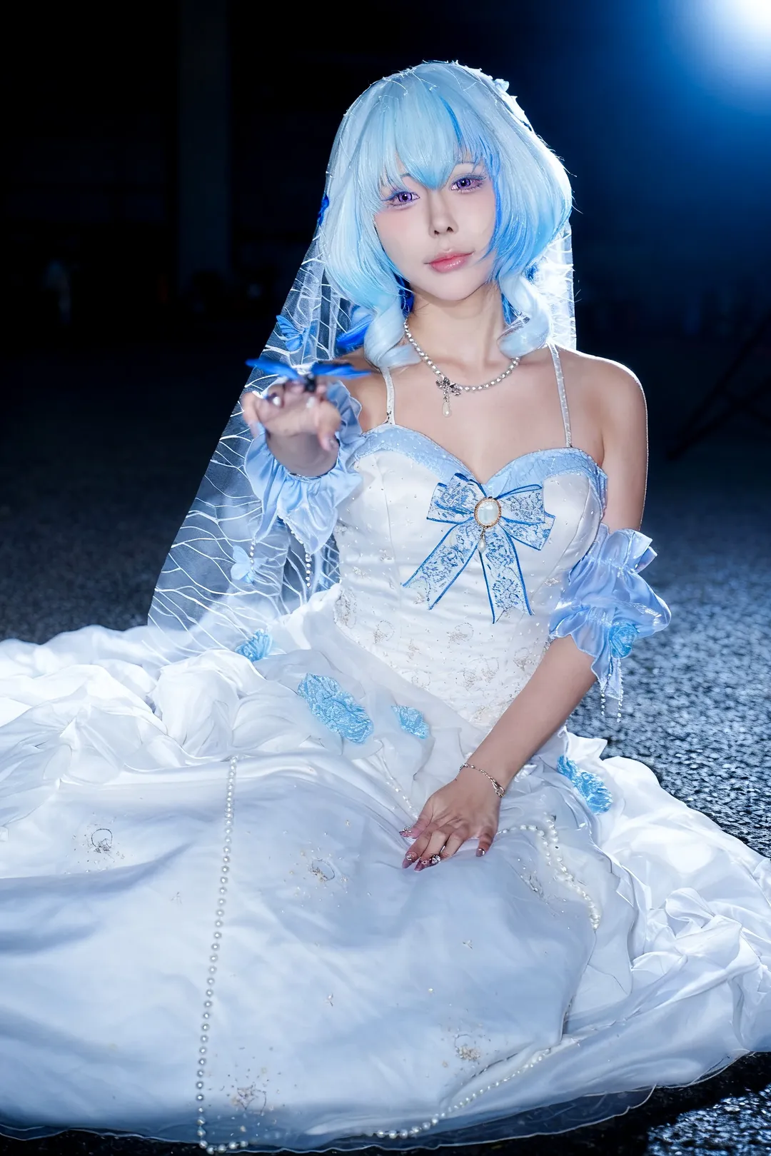 Re:ゼロから始める異世界生活, レム コスプレ, 青と白のウェディングドレス, 蝶の小道具, 夜景の冷光 - 2枚目