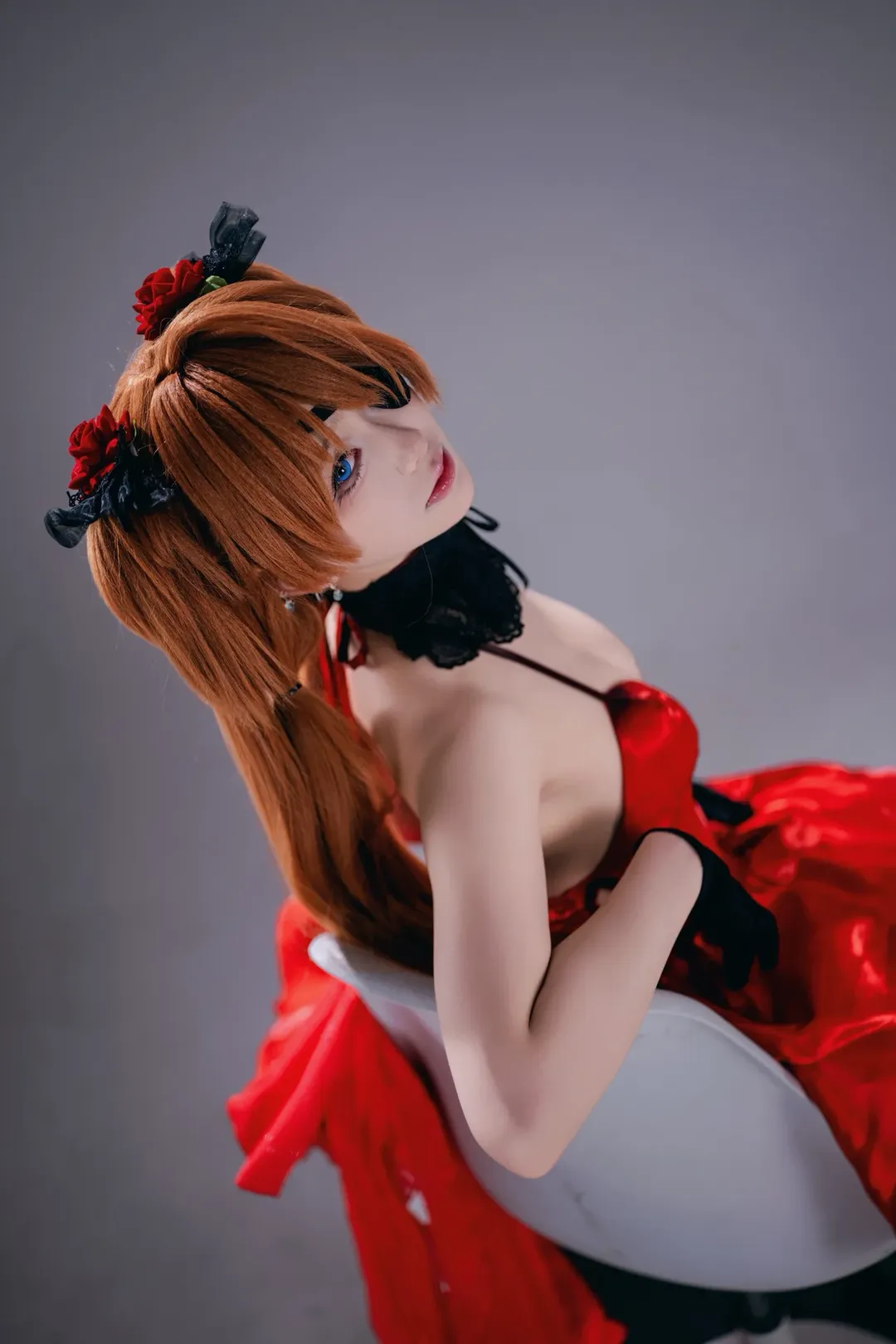 アスカコスプレ, 新世紀エヴァンゲリオン, コスプレ撮影, ストッキングコーデ, 赤いイブニングドレス - 1枚目