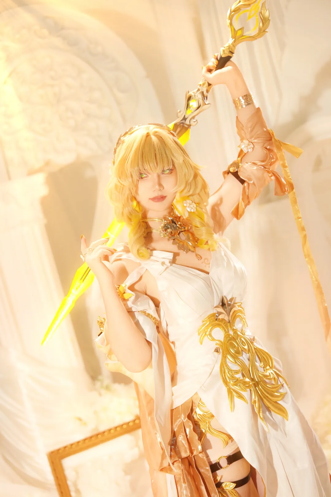 阿格萊雅cos, 崩壞星穹鐵道, cosplay攝影, 金髮cos, 白色長襪cos - 第2張