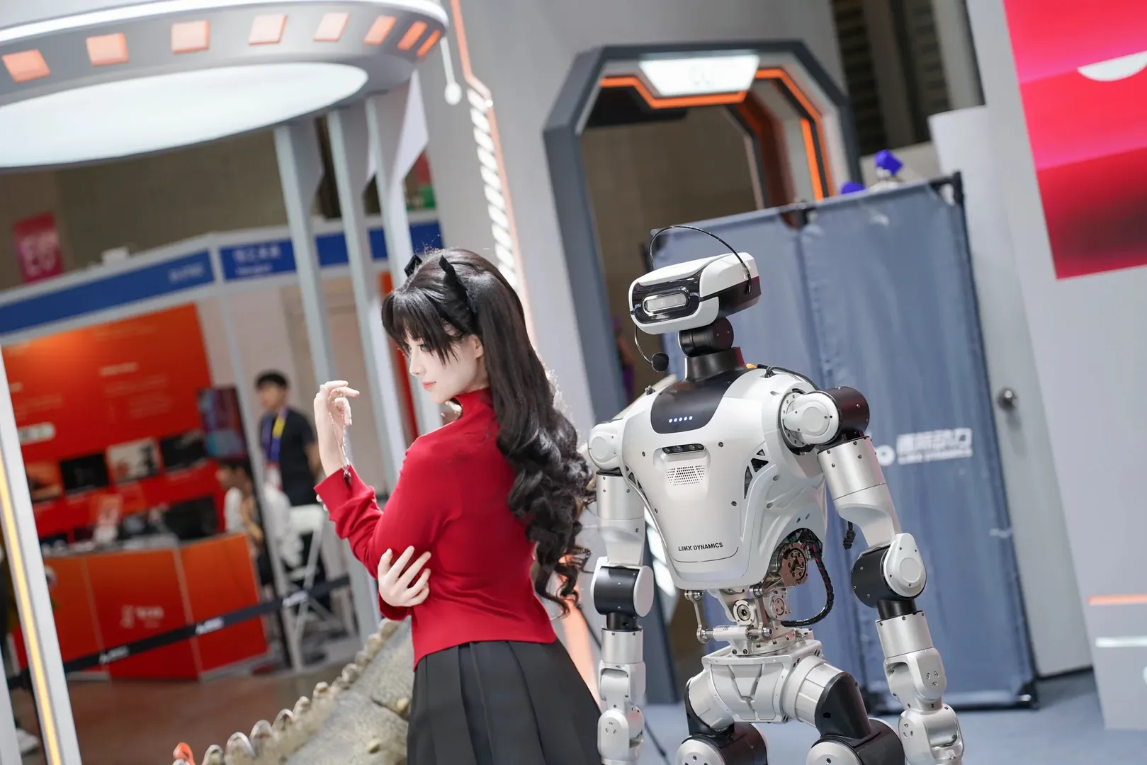 ChinaJoy, Tohsaka Rin cosplay, Fate, Black stockings cosplay, Robot - Image 3