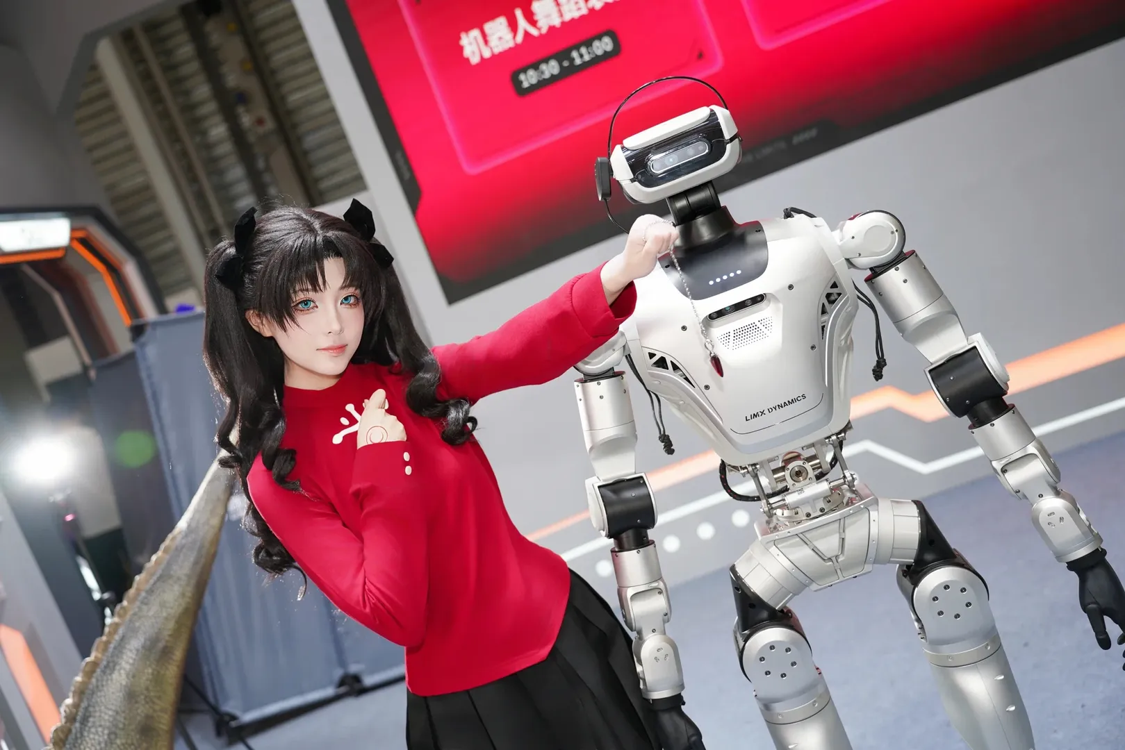 ChinaJoy, Tohsaka Rin cosplay, Fate, Black stockings cosplay, Robot - Image 4