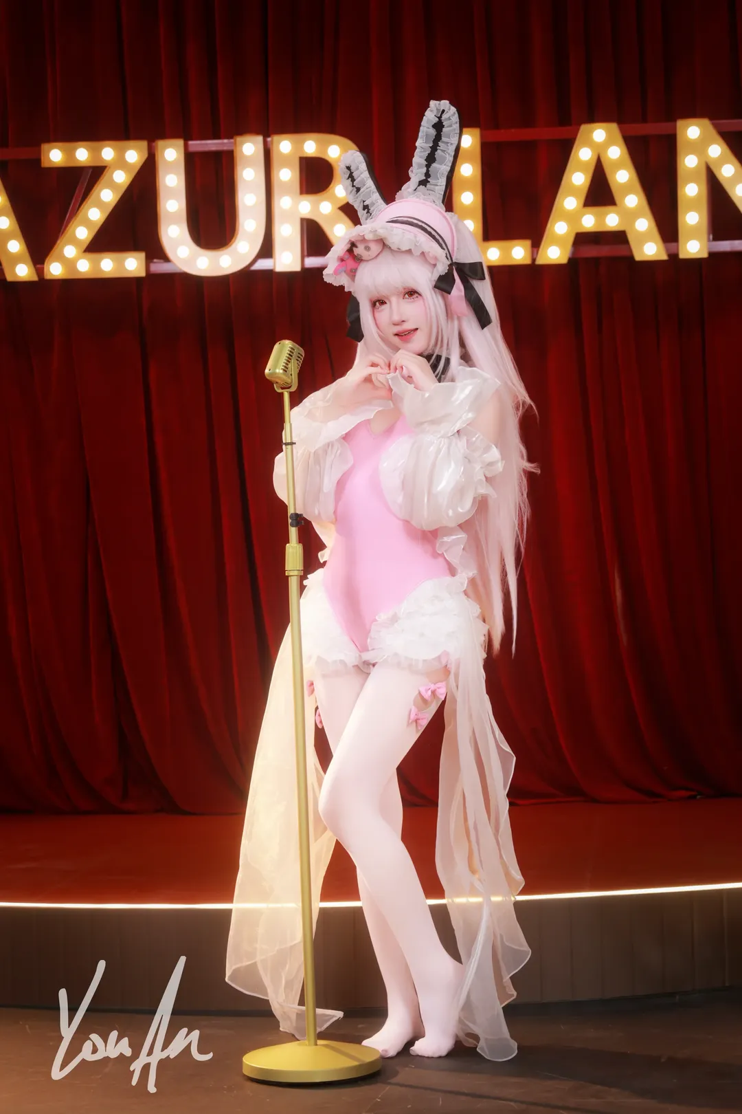 うさ耳衣装, 舞台写真, イベント写真, 白ストッキング, アズールレーン コスプレ - 3枚目