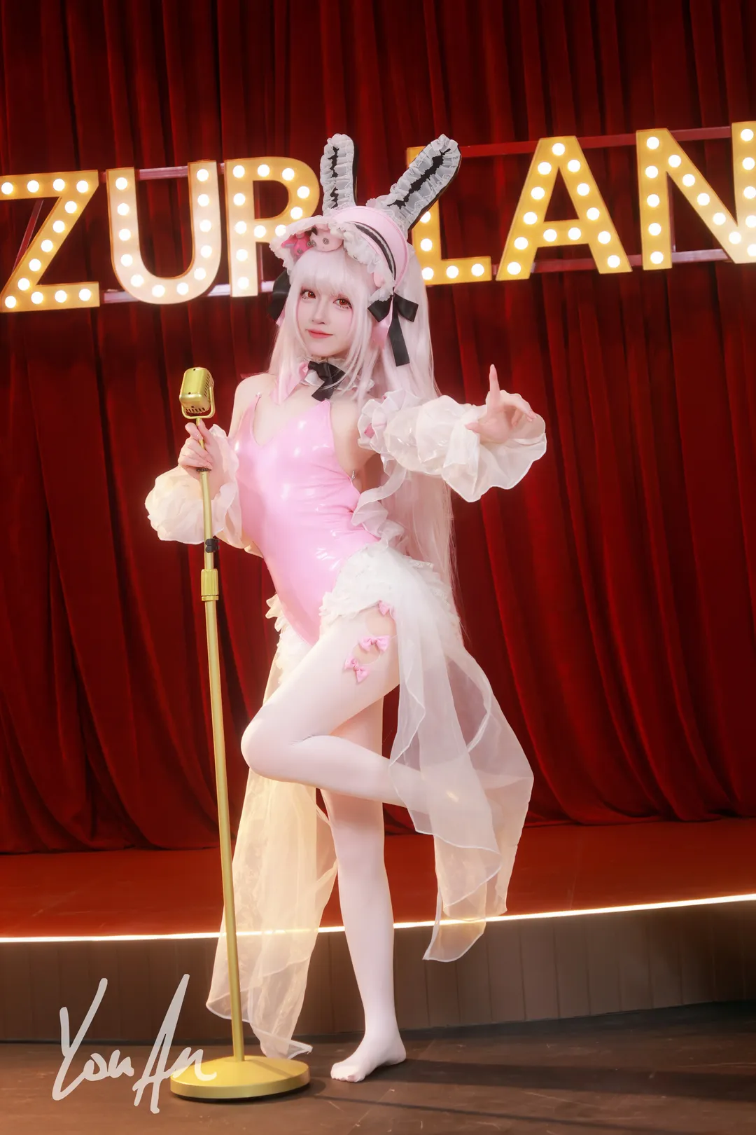 うさ耳衣装, 舞台写真, イベント写真, 白ストッキング, アズールレーン コスプレ