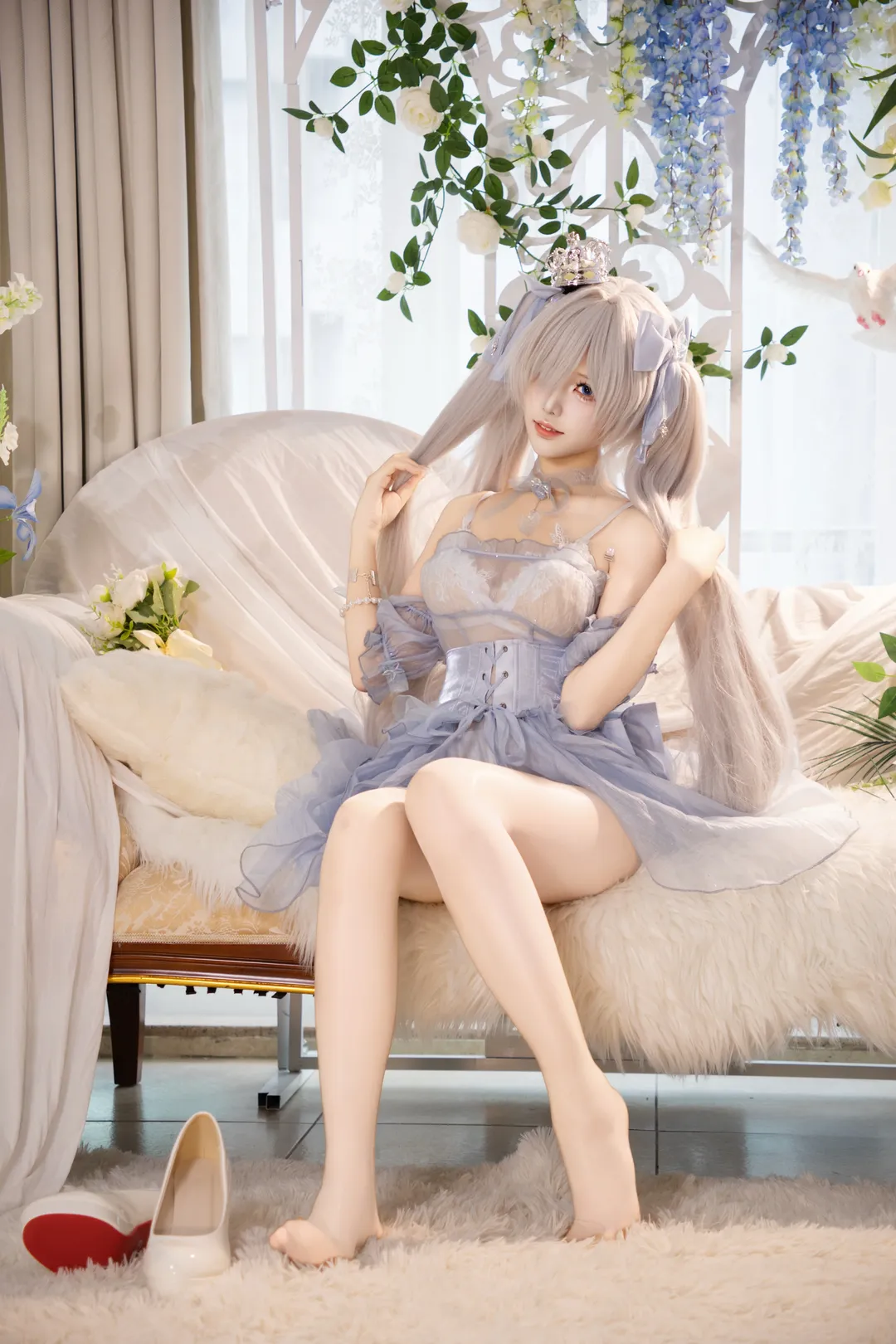 灰姑娘cos, 胜利女神, cosplay写真, 白丝穿搭, 钢琴拍摄 - 第1张