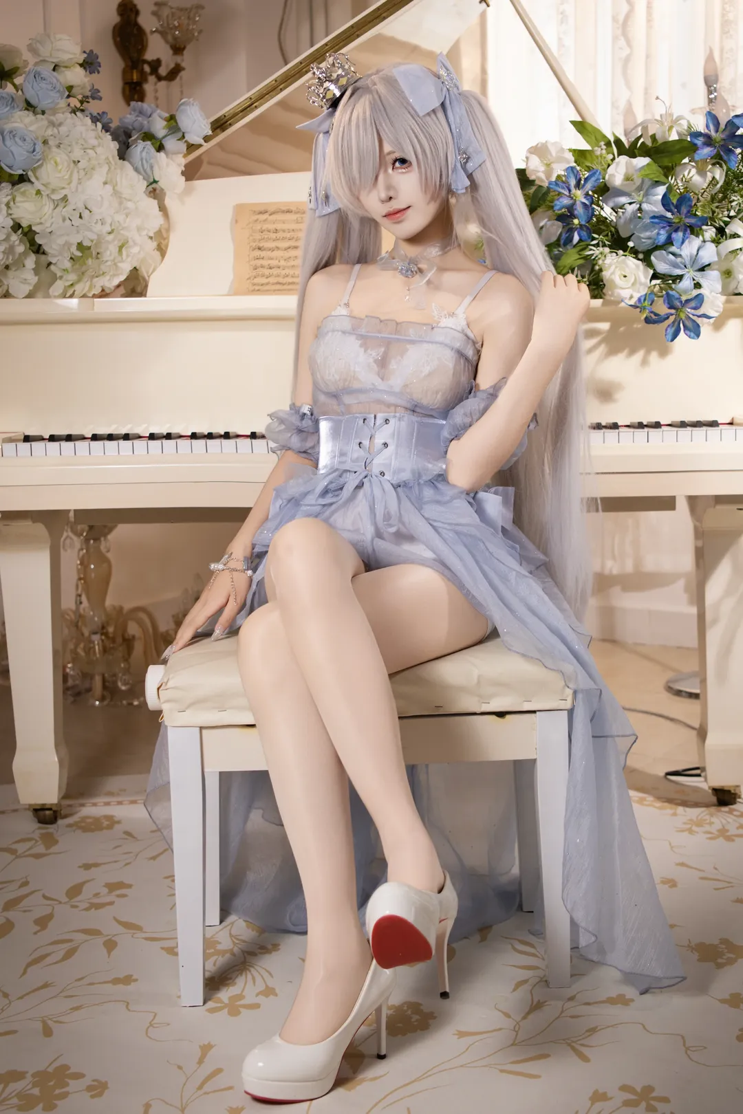灰姑娘cos, 勝利女神, cosplay寫真, 白絲穿搭, 鋼琴拍攝
