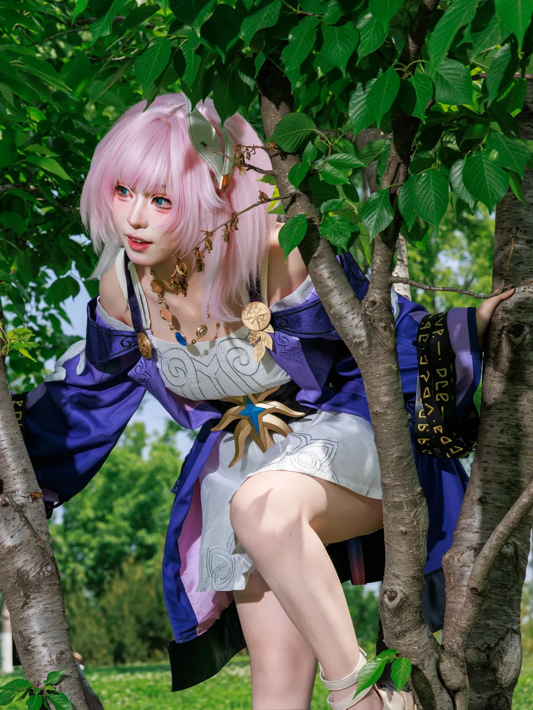 Cyrene Cosplay, Honkai: Star Rail, Outdoor location photography, Phainon cosplay, Aedes Elysiae