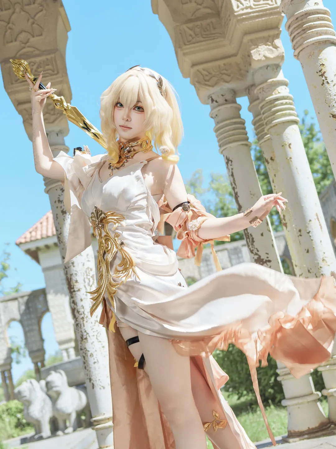 Aglaea Cosplay, Honkai: Star Rail, Portrait photography, Outdoor cosplay, Divine outfit