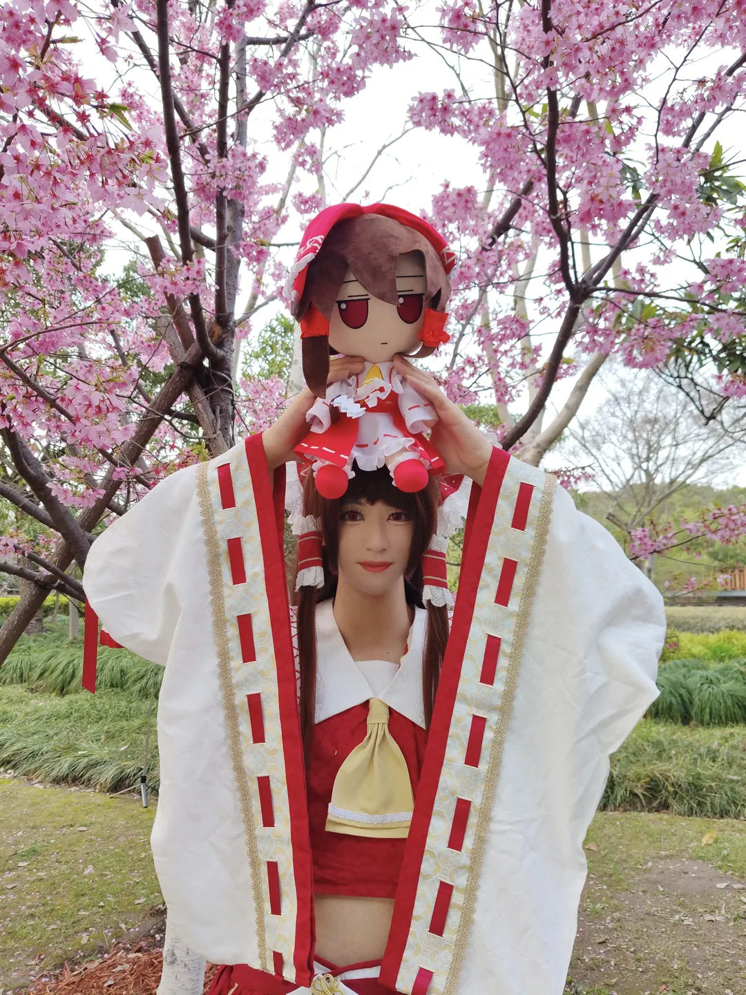 Reimu Hakurei Cosplay, Touhou Project, 2D Vision Project, Fumo, Spring outdoor cosplay
