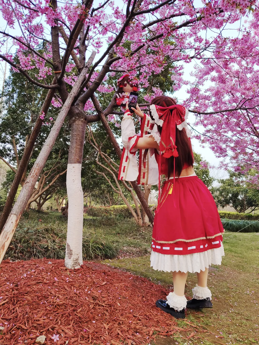 博丽灵梦cos, 东方Project, 二次元看见计划, fumo, 春日外景cosplay - 第4张