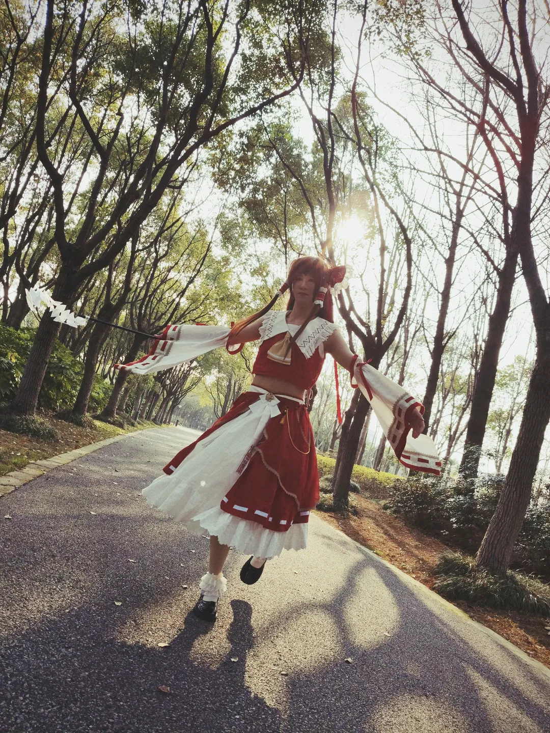 Reimu Hakurei Cosplay, Touhou Project, Outdoor photography, Retro filter, Red and white shrine maiden outfit - Image 2