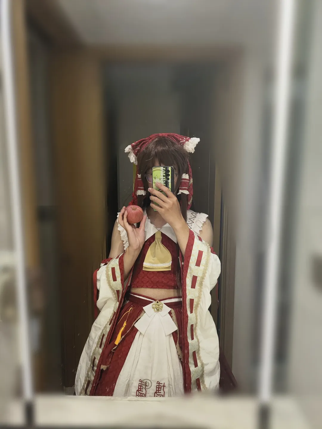 博丽灵梦cos, 东方Project, 对镜自拍, 红白巫女, cosplay日常 - 第1张