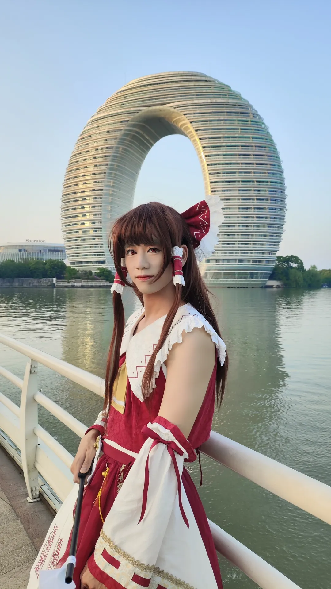 コスプレ, 博麗霊夢コスプレ, 東方Project, 少女祈祷中, 白いレースソックス - 2枚目