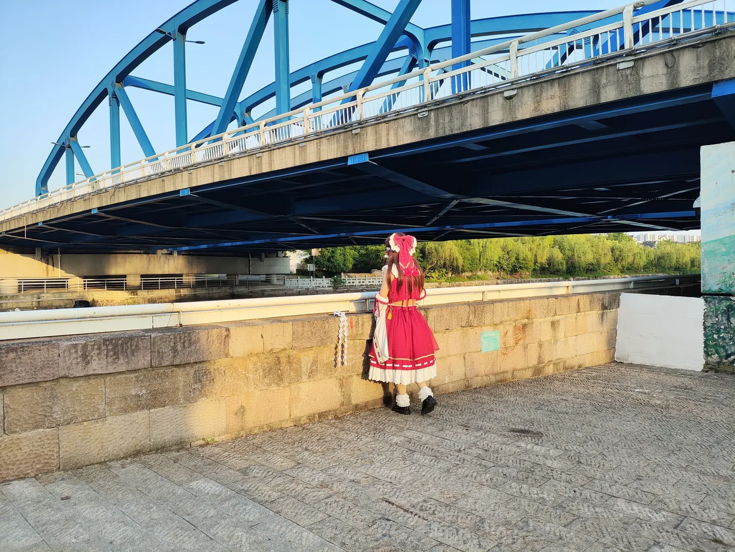 コスプレ, 博麗霊夢コスプレ, 東方Project, 少女祈祷中, 白いレースソックス - 4枚目