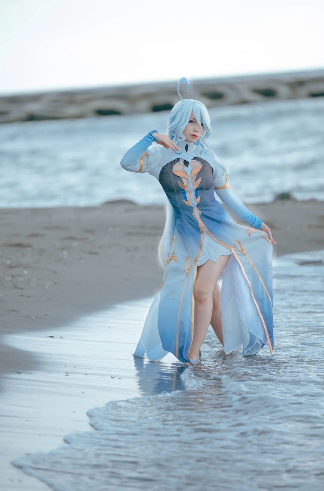 原神, 芙宁娜cos, Cosplay摄影, 芙卡洛斯cos, 海滩外景 - 第1张