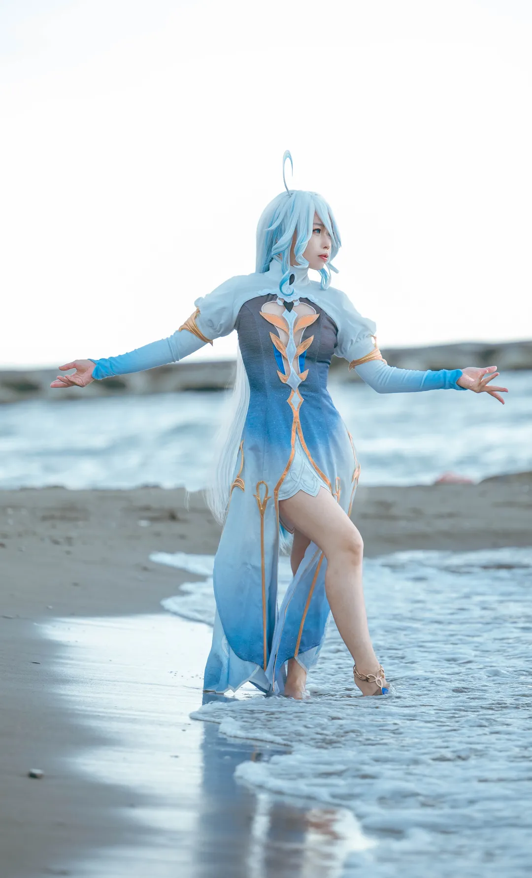 原神, 芙宁娜cos, Cosplay摄影, 芙卡洛斯cos, 海滩外景 - 第10张