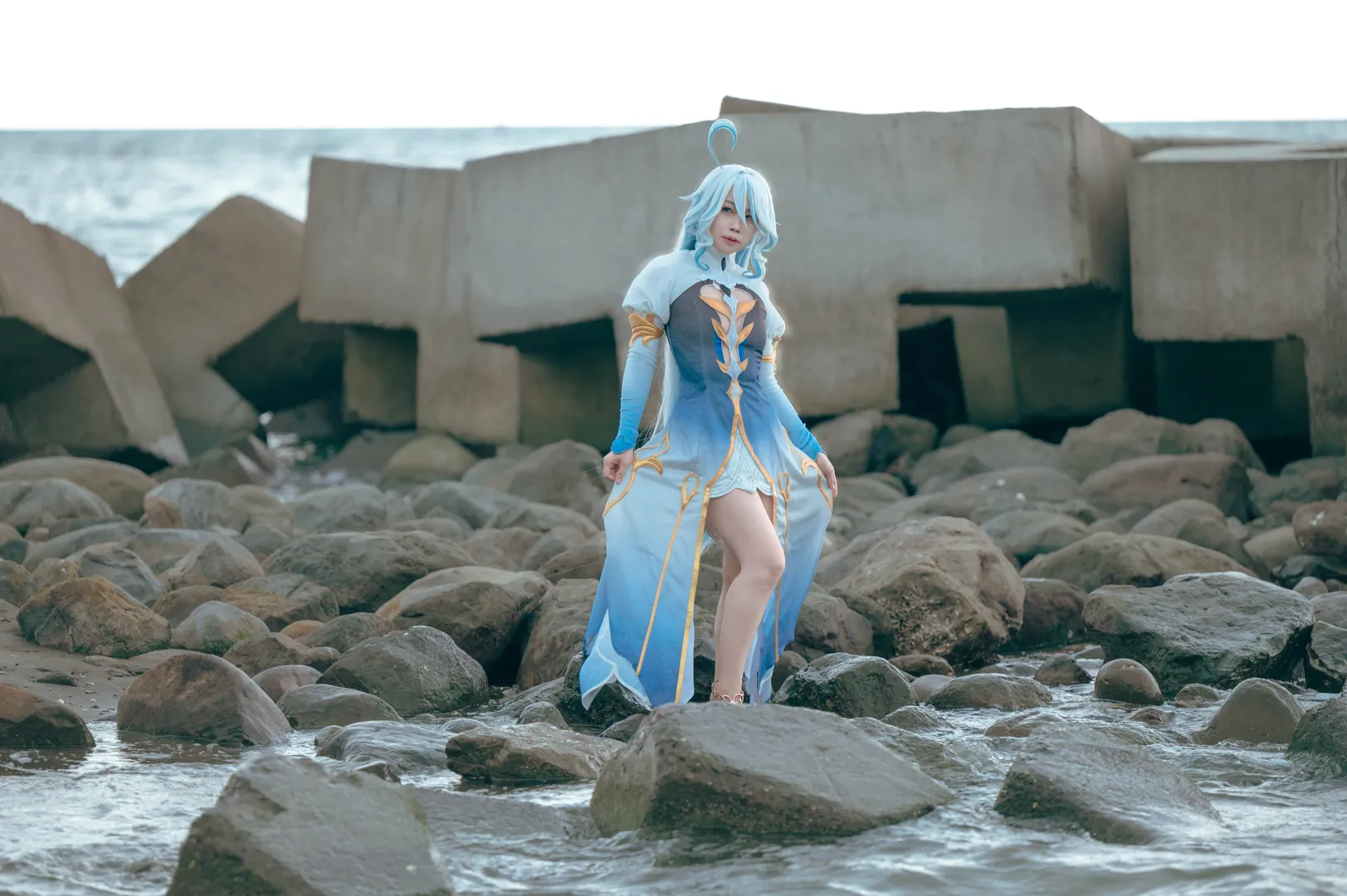 原神, 芙宁娜cos, Cosplay摄影, 芙卡洛斯cos, 海滩外景 - 第7张