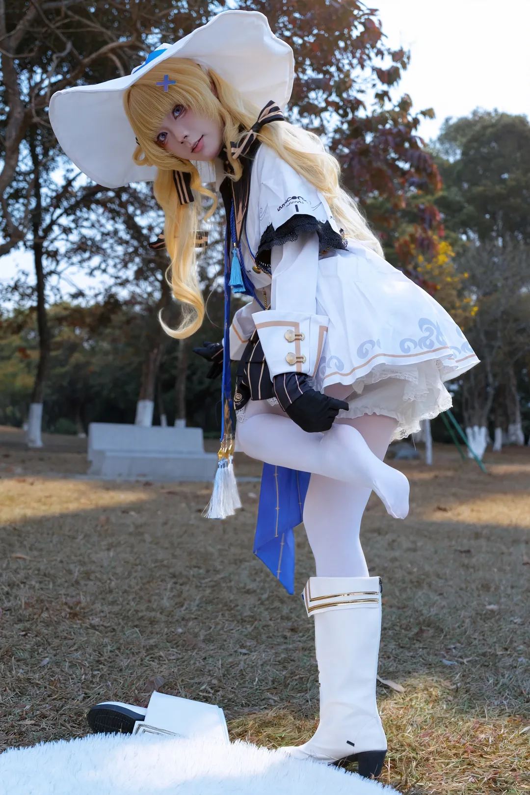 菲比cos, 鳴潮, cosplay攝影, 白絲cos, 鳴潮外景