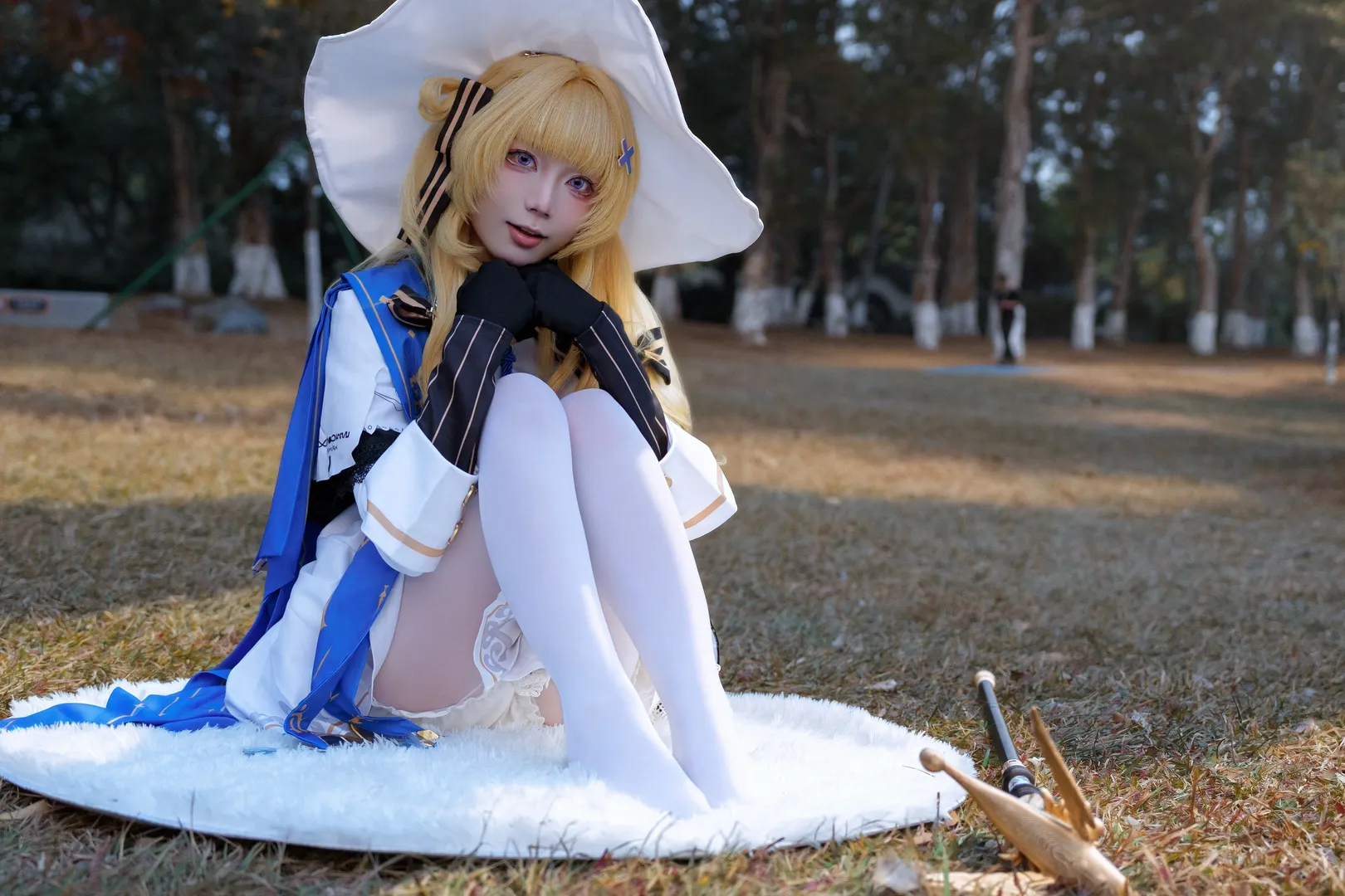 Phoebe Cosplay, Wuthering Waves, Cosplay photography, White tights cosplay, Wuthering Waves outdoor photoshoot - Image 5