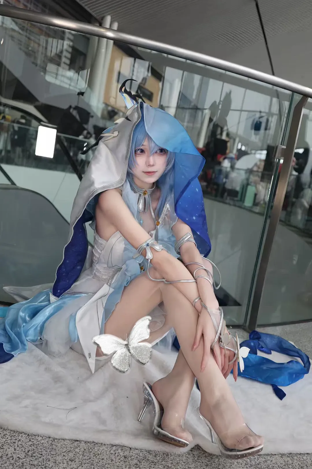 鸣潮, 守岸人cos, 蝴蝶元素, 漫展现场, 蓝色系装扮 - 第2张