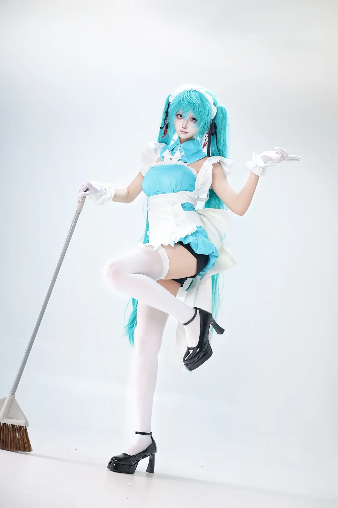 二次元cos, 白丝, 初音cos, 双马尾, 家政女仆