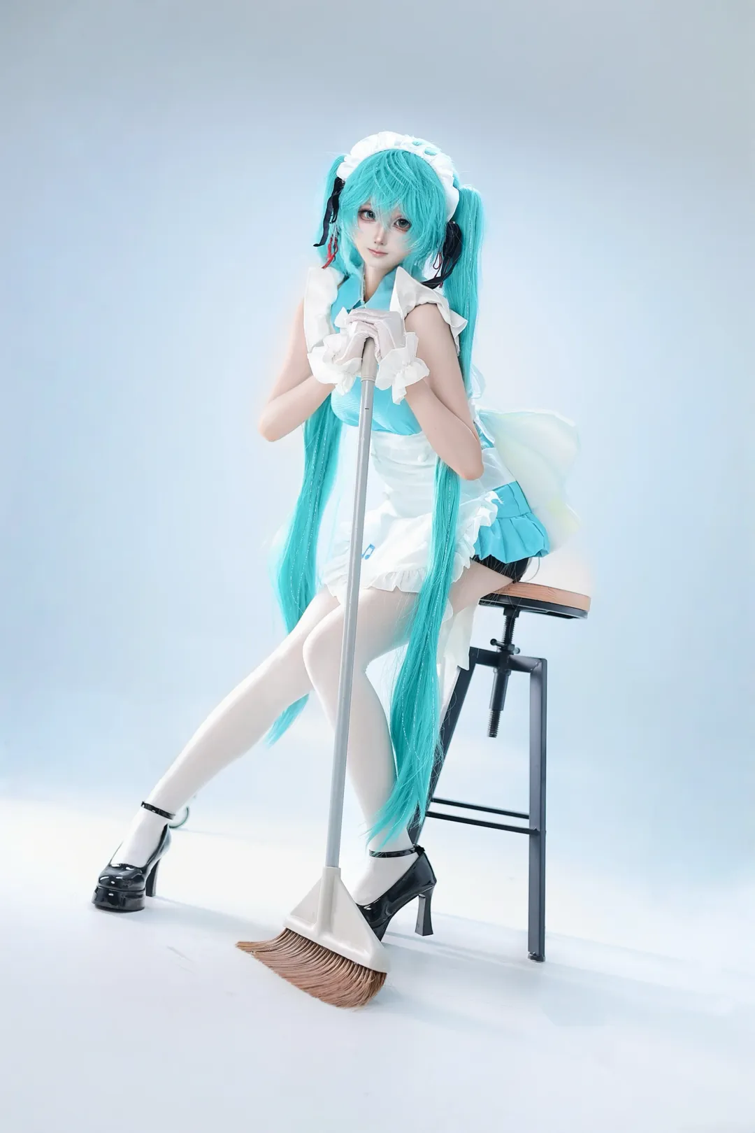 二次元cos, 白丝, 初音cos, 双马尾, 家政女仆 - 第2张