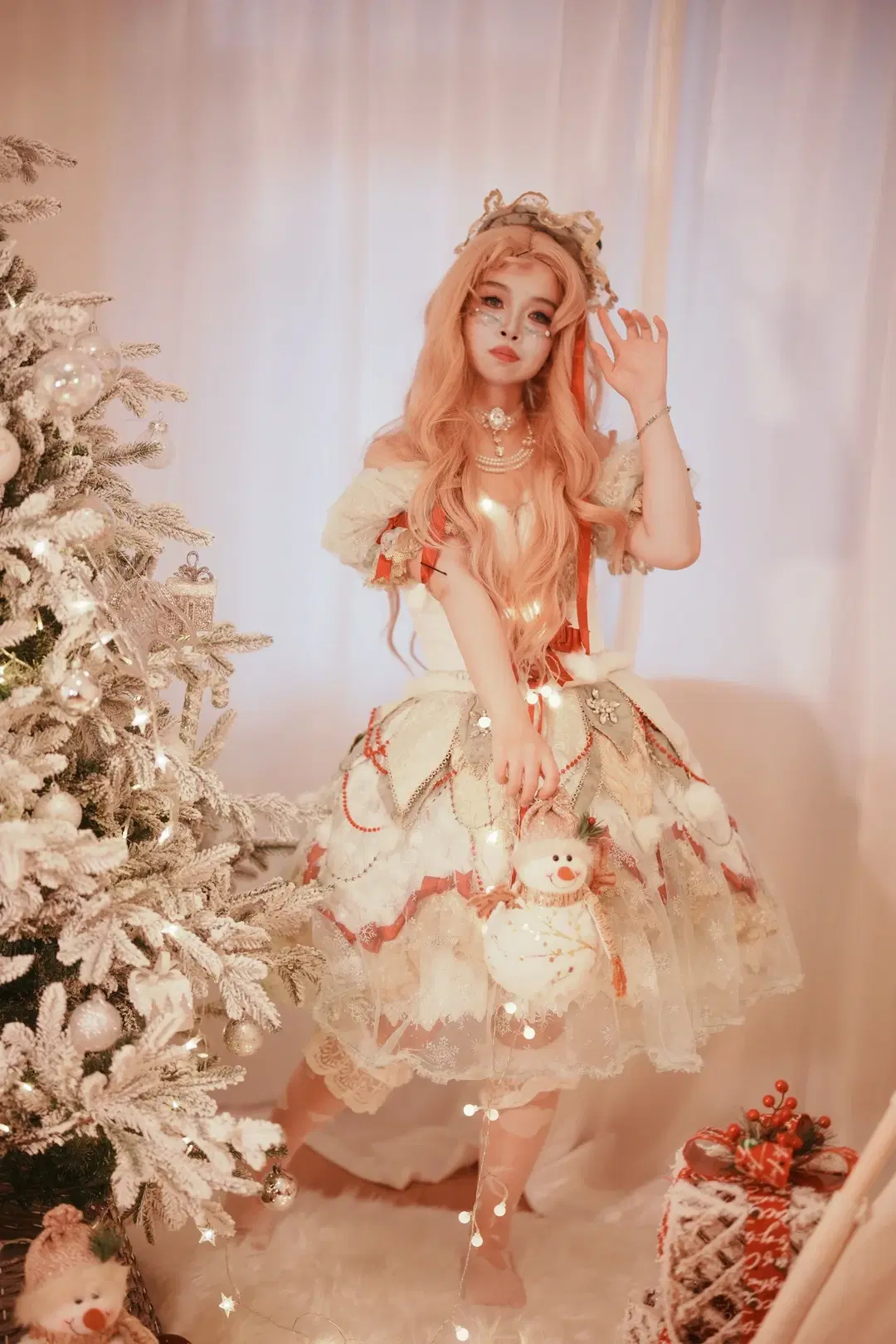 写真ポーズの共有, 白ニーソコーデ, クリスマステーマの撮影, クリスマスツリーの妖精 コスプレ, カジュアルロリータ