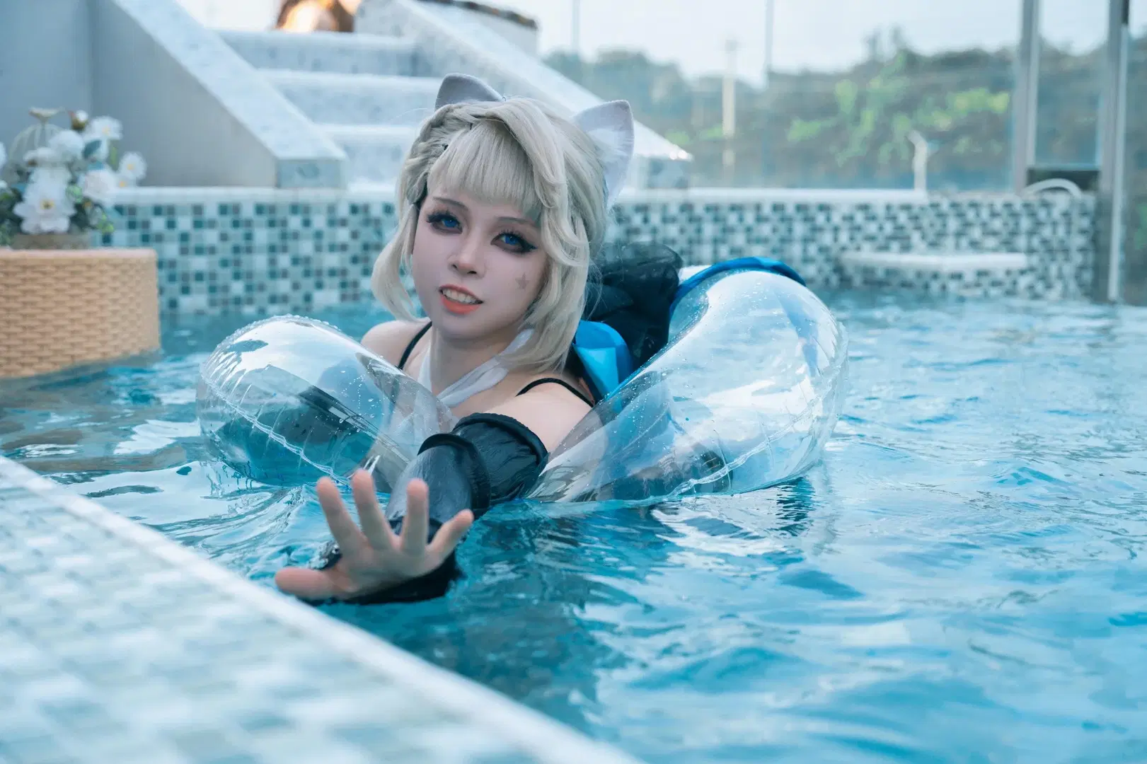 【Lynette Cosplay】Genshin Impact: Sneaking Away from KFC for a Relaxing Pool Break by 程阿尧 - Image 3
