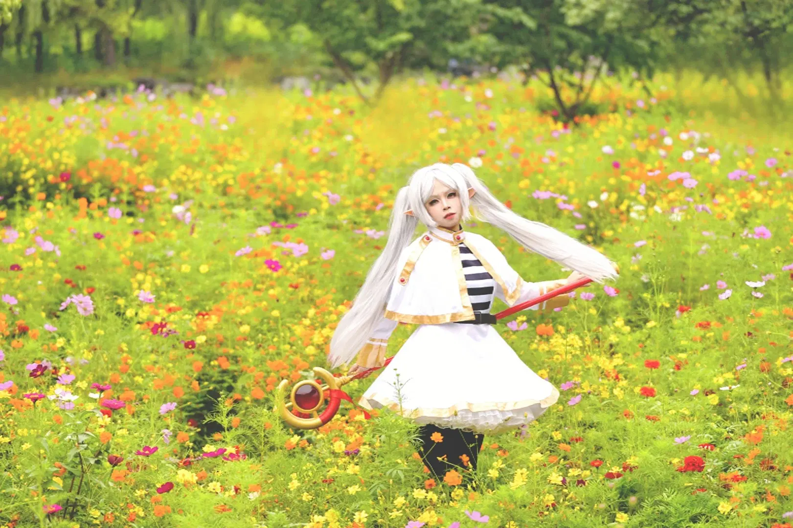 【芙莉莲cos】圆明园花海里的超自然甩发 - 程阿尧 - 第11张
