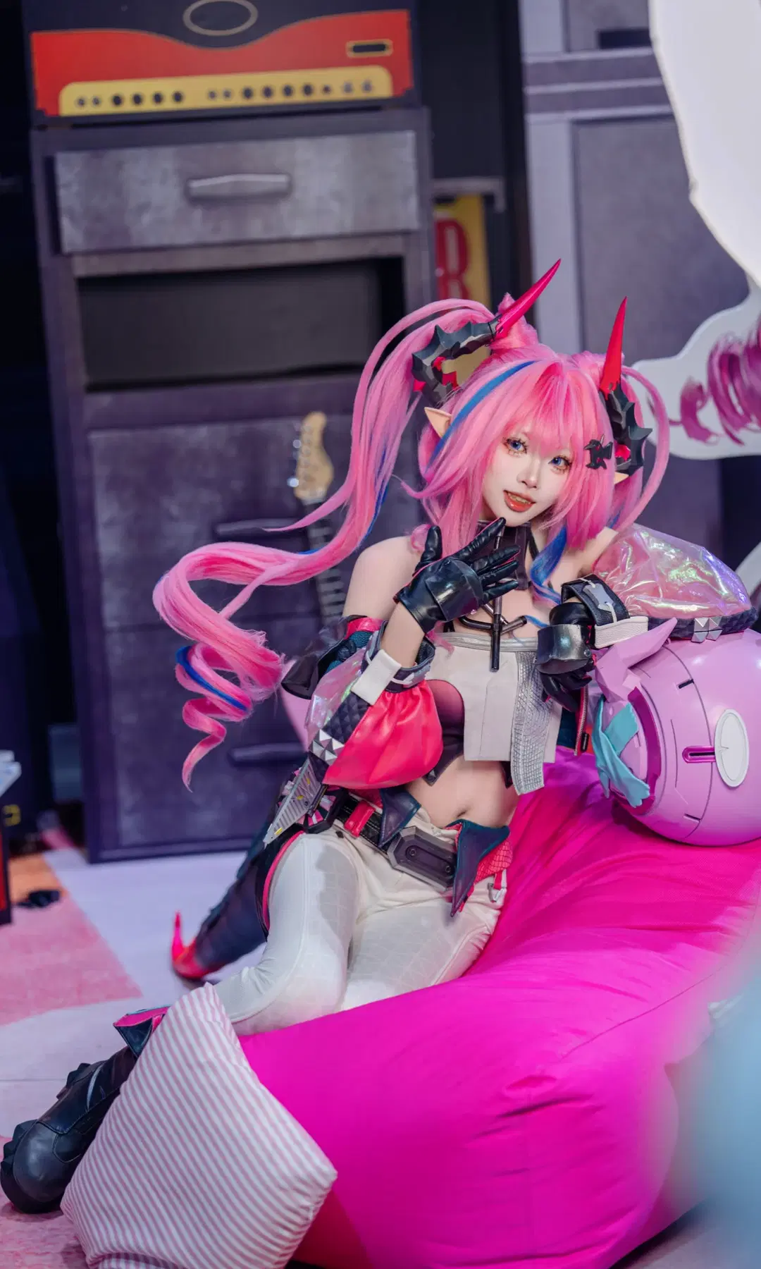 Arknights and Arknights: Endfield Convention Photo Log: Cyberpunk Armor and Martial Combat Coordinates by Zhu_SAMA - Image 12