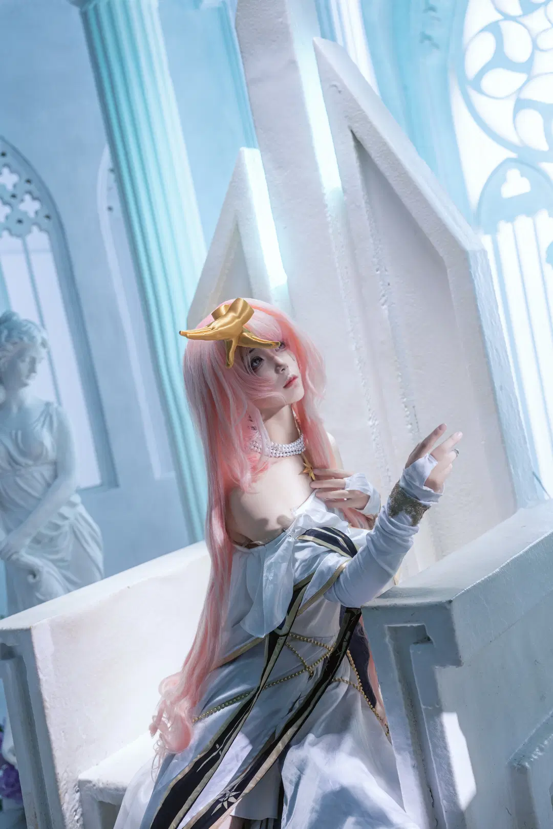 【レミュアンコスプレ】アークナイツ 聖なる白ドレスとネオン・タクティカルスタイルのギャップ美 - Zhu_SAMA - 2枚目