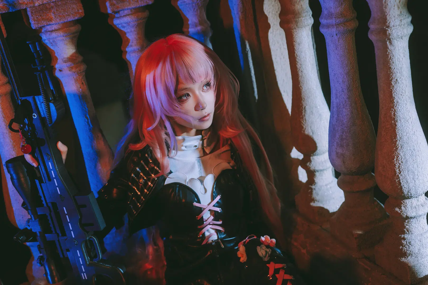 【レミュアンコスプレ】アークナイツ 聖なる白ドレスとネオン・タクティカルスタイルのギャップ美 - Zhu_SAMA - 7枚目