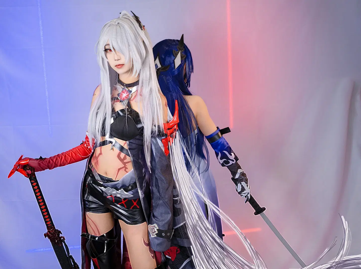 【黄泉 コスプレ】崩壊：スターレイル 双形態の黄泉、二刀流と赤い傘で緊張感MAX - Kirito君 - 3枚目