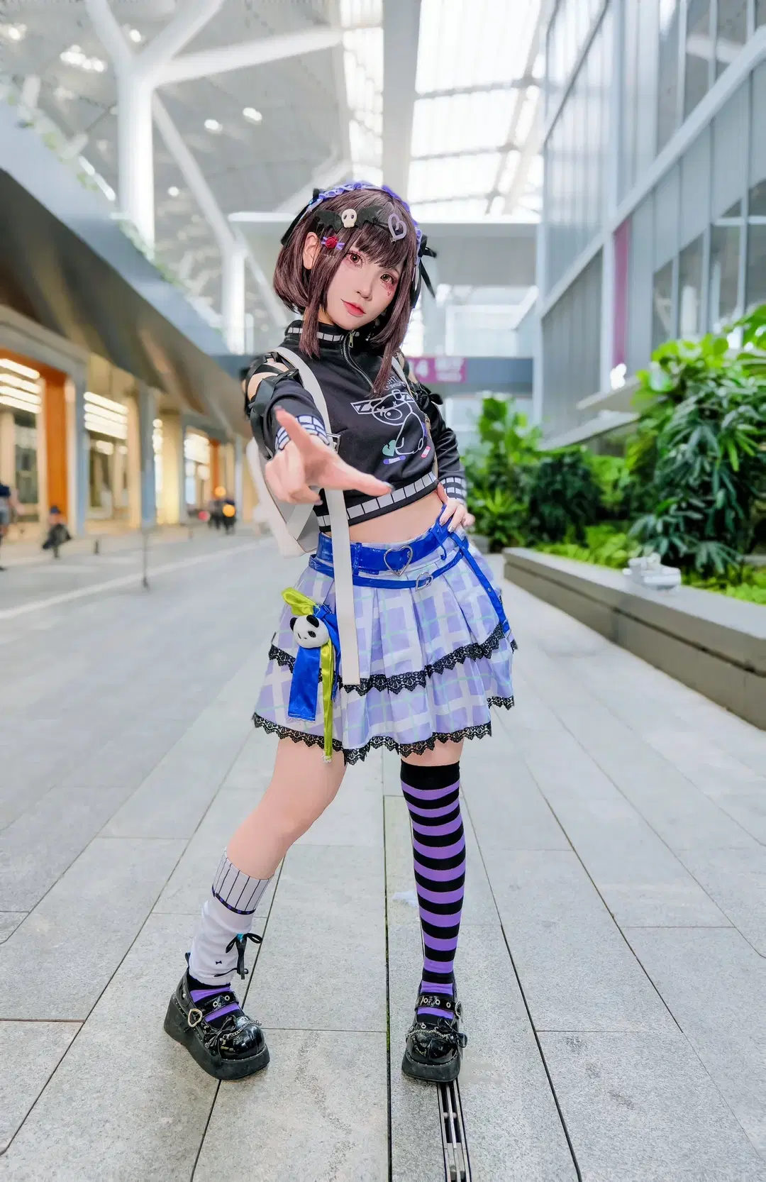 コスプレ, イベント写真, 東雲絵名コスプレ, プロジェクトセカイ カラフルステージ！ feat. 初音ミク, 紫と黒のボーダーソックス