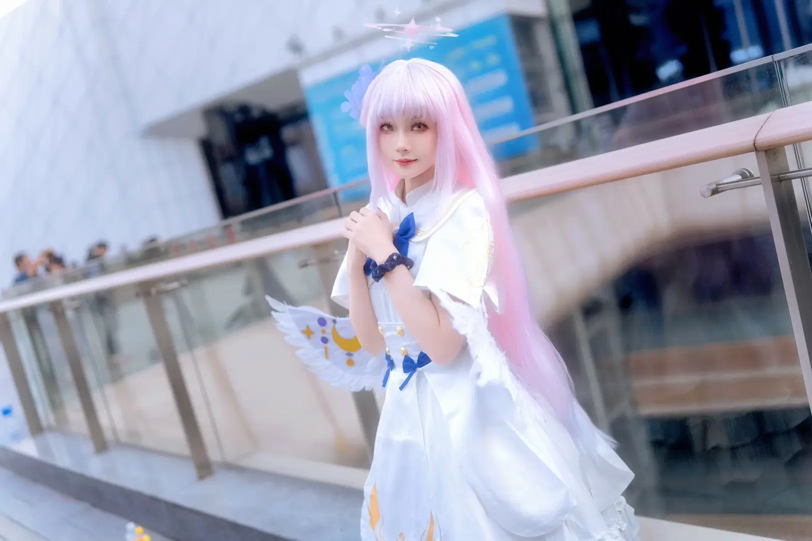 【聖園ミカ コスプレ】純白の翼と蒼いセーラー服のときめくイベント写真 - Kirito君 - 5枚目