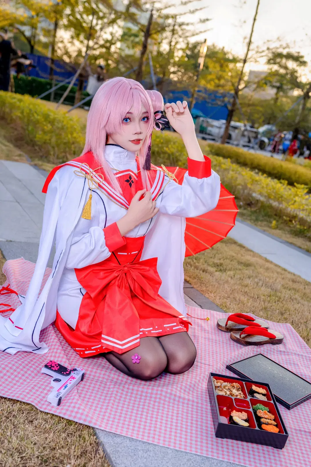 [Mizuha Mimori cosplay] Blue Archive Picnic Hours: Detail-Packed Convention Photos by Kirito君 - Image 2