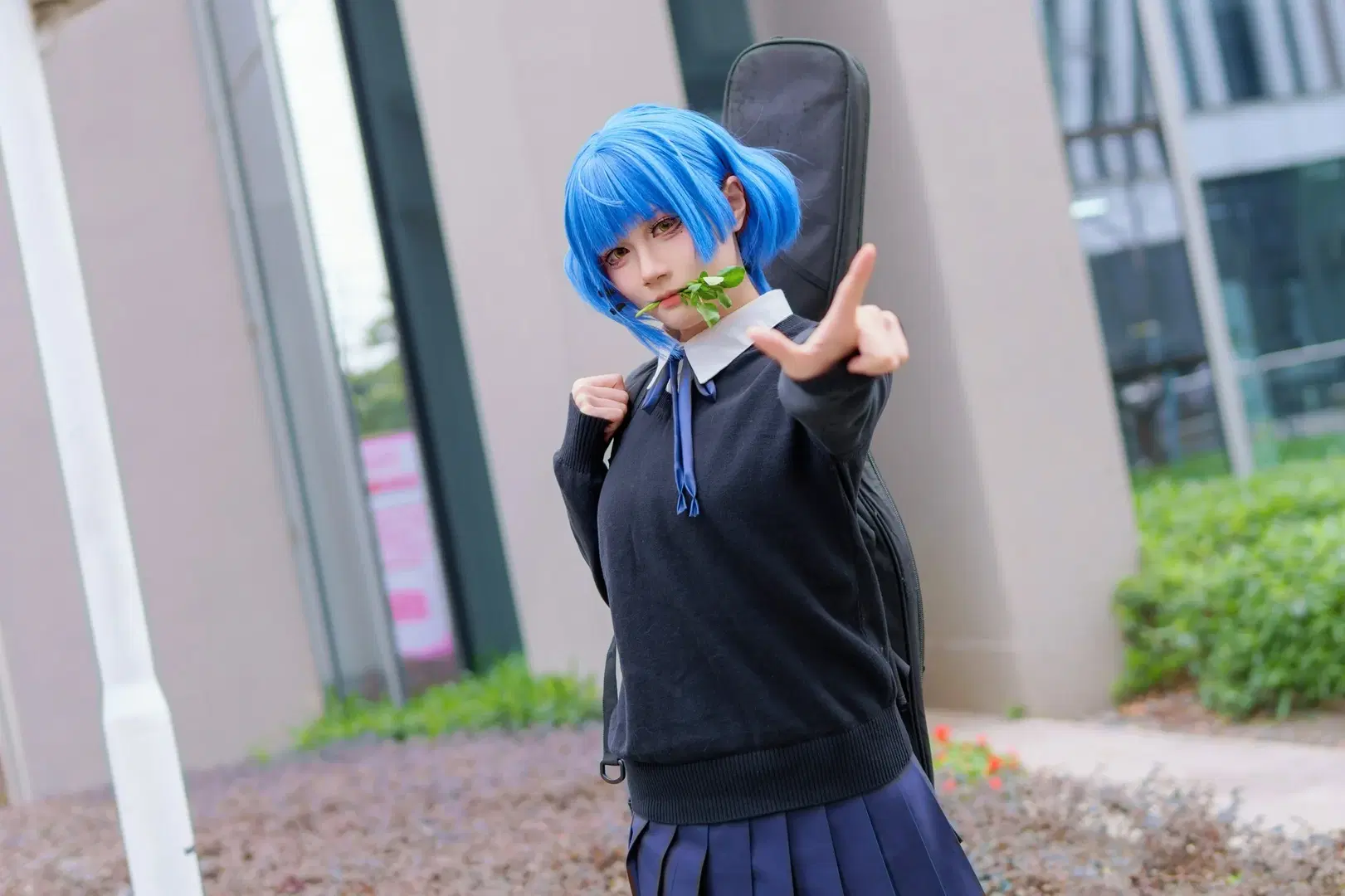 【山田リョウ コスプレ】『ぼっち・ざ・ろっく！』イベント写真：今日も元気に草を食べる日（黒ストッキング・二次元） - Kirito君 - 6枚目