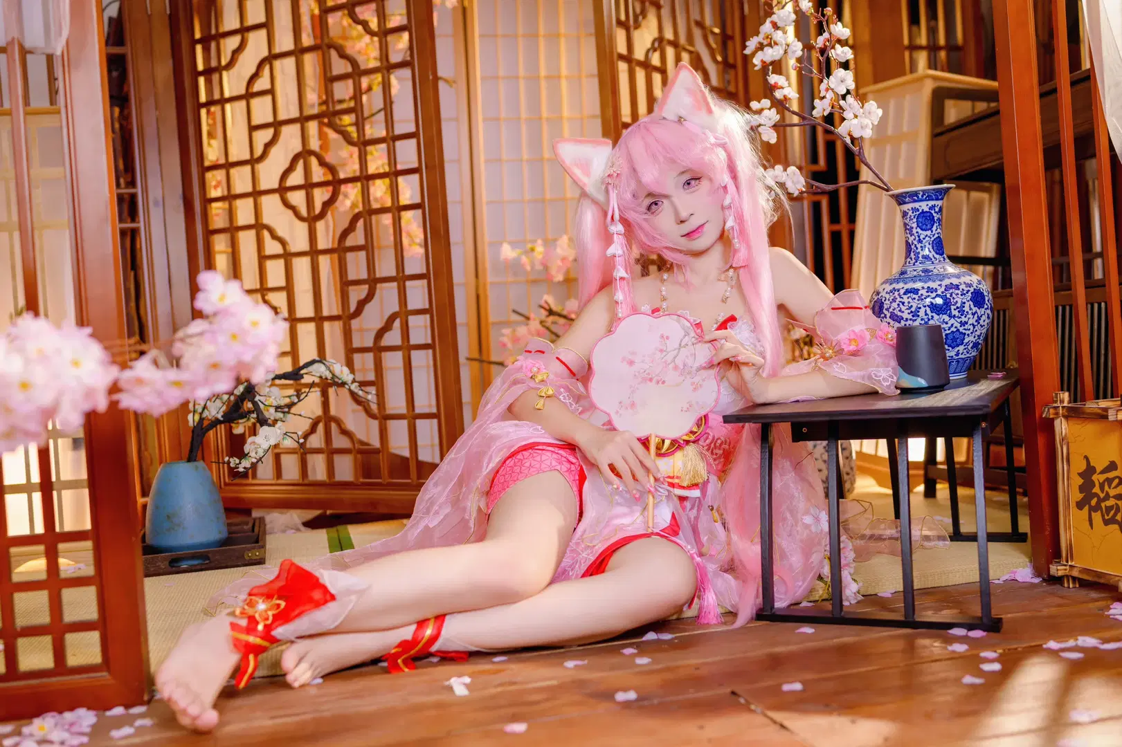 [Hu Tao cosplay] NARAKA: BLADEPOINT Early Cherry Blossom Dream: Pink Japanese Style Beneath Cherry Blossom Trees by Kirito君 - Image 9