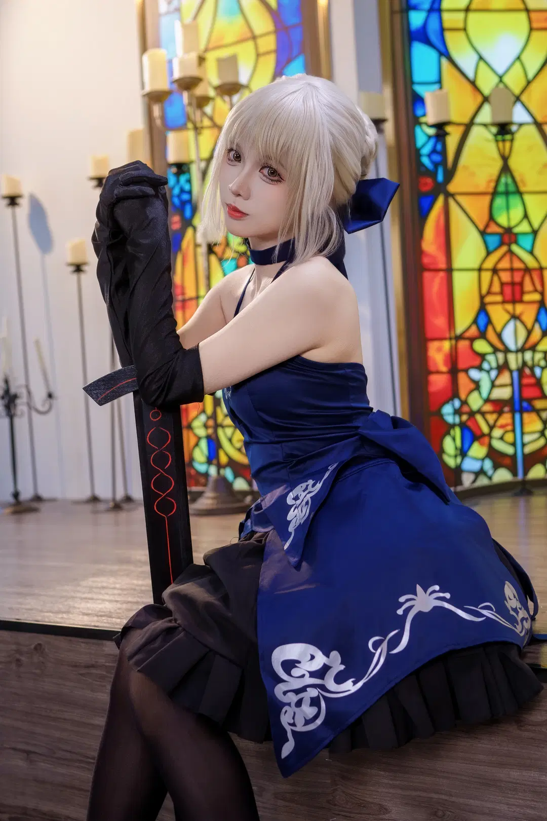 [Altria cosplay] Fate/Grand Order Saber Alter's Quiet Church Moment by Kirito君 - Image 6