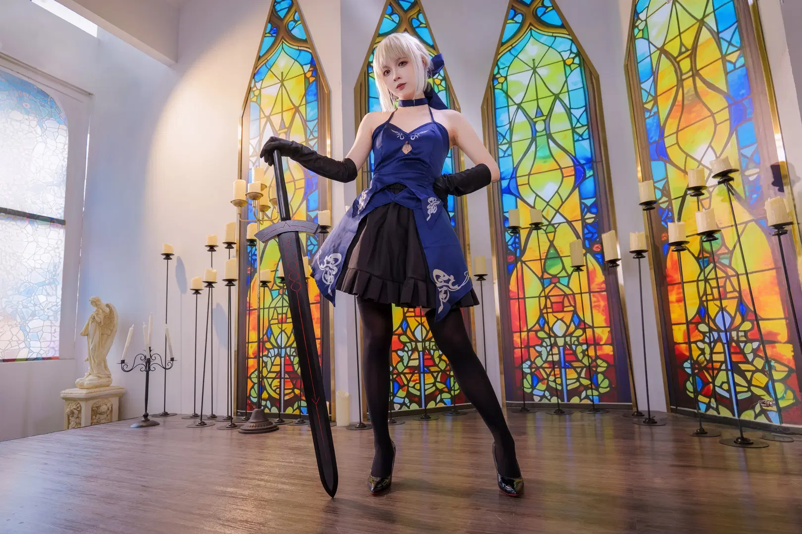 [Altria cosplay] Fate/Grand Order Saber Alter's Quiet Church Moment by Kirito君 - Image 8