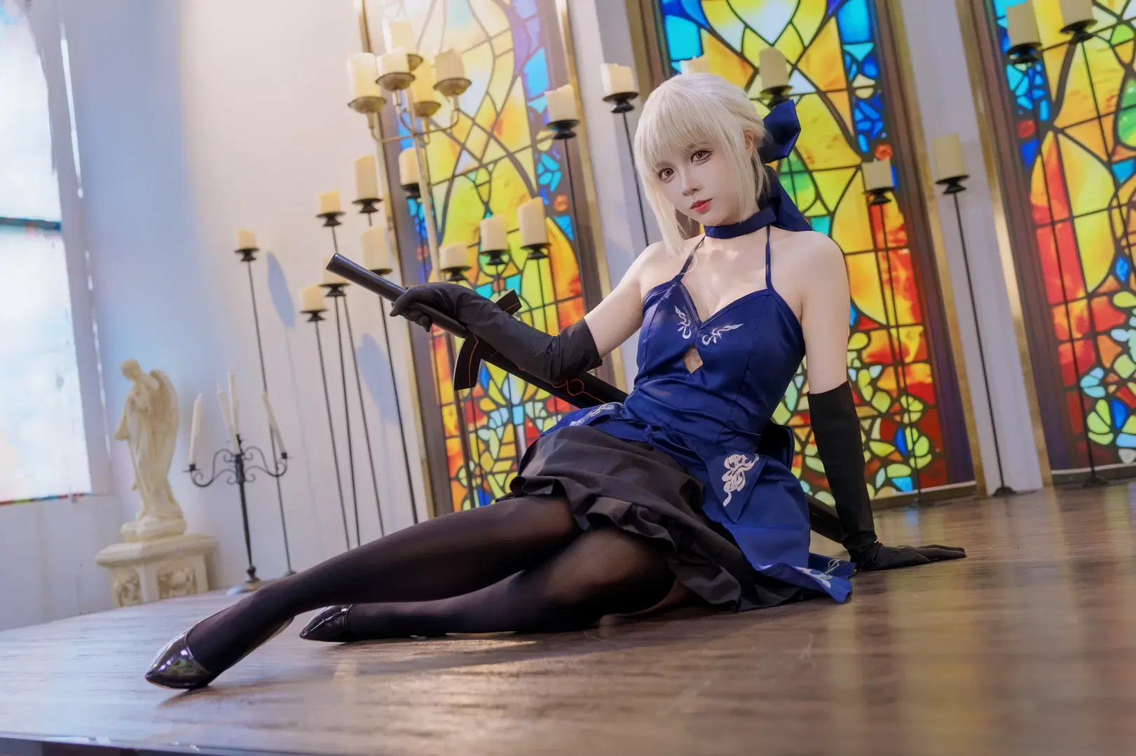 [Altria cosplay] Fate/Grand Order Saber Alter's Quiet Church Moment by Kirito君 - Image 9