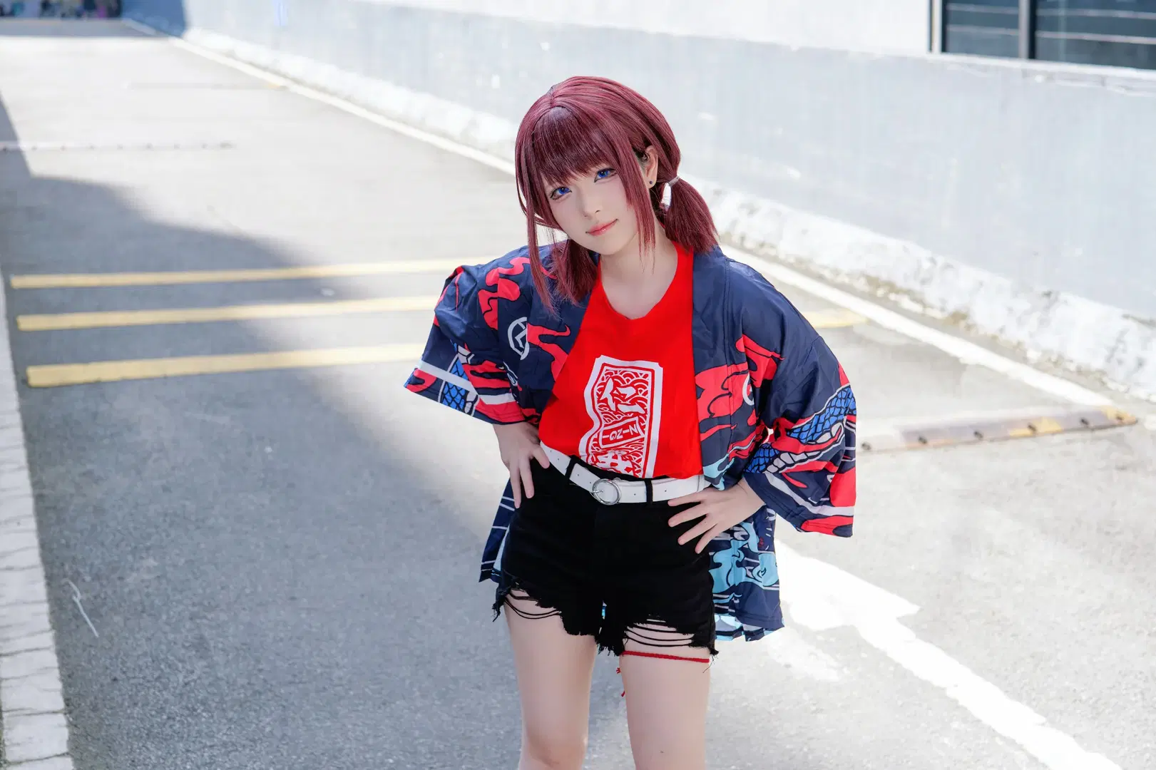 【井芹仁菜cos】哭泣少女乐队的摇滚魂，红蓝配色的街头酷飒场照 - Kirito君 - 第5张