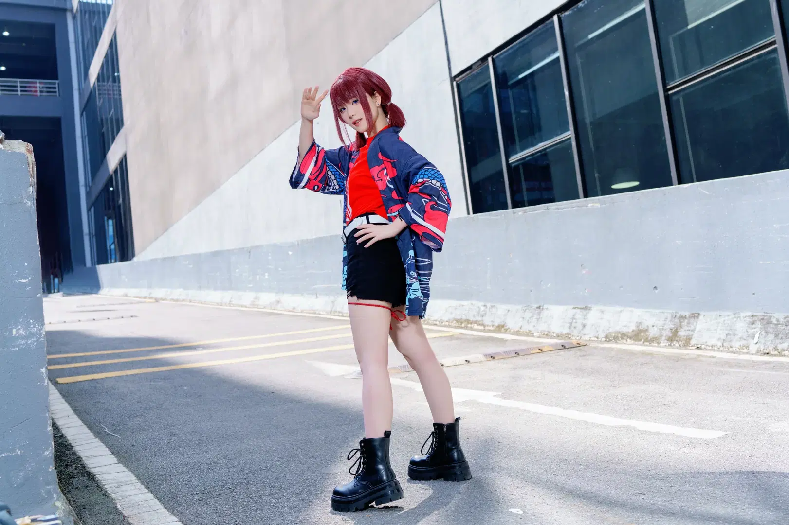 【井芹仁菜cos】哭泣少女乐队的摇滚魂，红蓝配色的街头酷飒场照 - Kirito君 - 第9张
