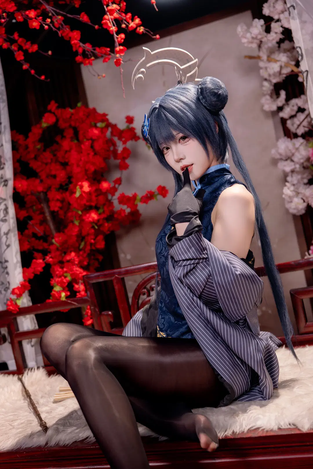 [Misaki cosplay] Blue Archive: A Flawless Portrayal of Poise and Elegance by Kirito君 - Image 2