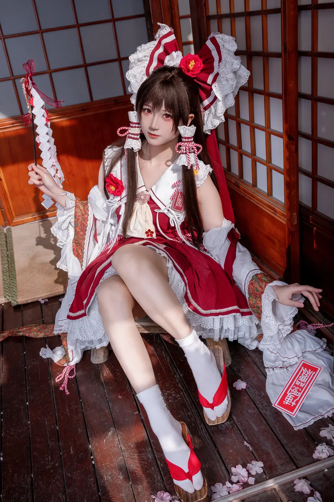 【博麗靈夢cos】東方project神社暖陽下的紅白巫女套裝拍攝心得 - Kirito君 - 第3張